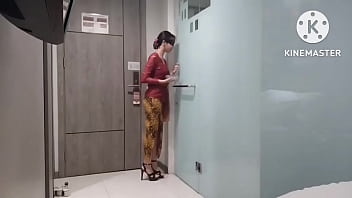 Red Kebaya Goes Viral In 16-minute Full Video