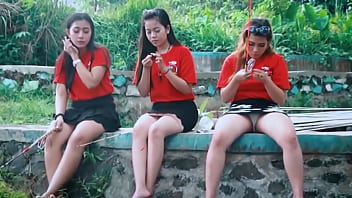Secret Upskirt Shot Captures Woman Flirting With Pals While Fishing