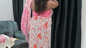 Sensational Curves Of Indian Housewives