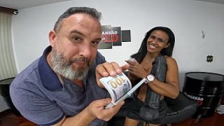 Uma Milf Indiana Topa O Desafio De 10 Mil Dólares Para Enfiar O Tikinho No Cú