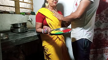 होली के रंग में रंगी भाभी को किचन काउंटर पर ज़ोरदार चुदाई