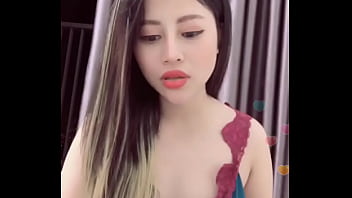 Buổi Diễn Trực Tiếp Nóng Bỏng Của Thần Tượng