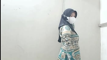 Menggoda Istri Tetangga Saat Suaminya Tak Ada Di Rumah