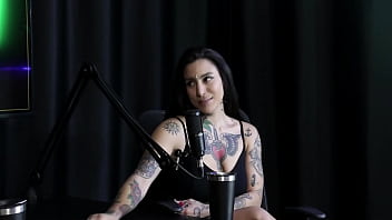 Lexi Mallet Se Entrega Ao Anal Com Um Pau De 23cm, Engole Um Plug No Cuzinho E Ainda Usa Bom Ar Para Um Cliente – Sheer/red