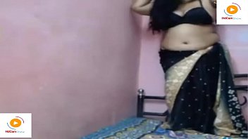 Desi Bhabhi’s Big Boobs Live Show With Clear Hindi Audio