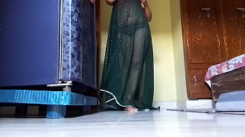 Aunty’s Wet Pussy Gets Fingered Until She Squirts