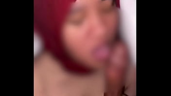Nonton Bokep Indonesia, Adegan Panas Dengan Cewek Berjilbab Merah Yang Ketat