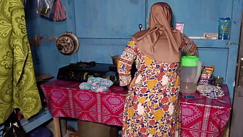 Bercinta Dengan Bu Mertua Di Balik Meja Dapur